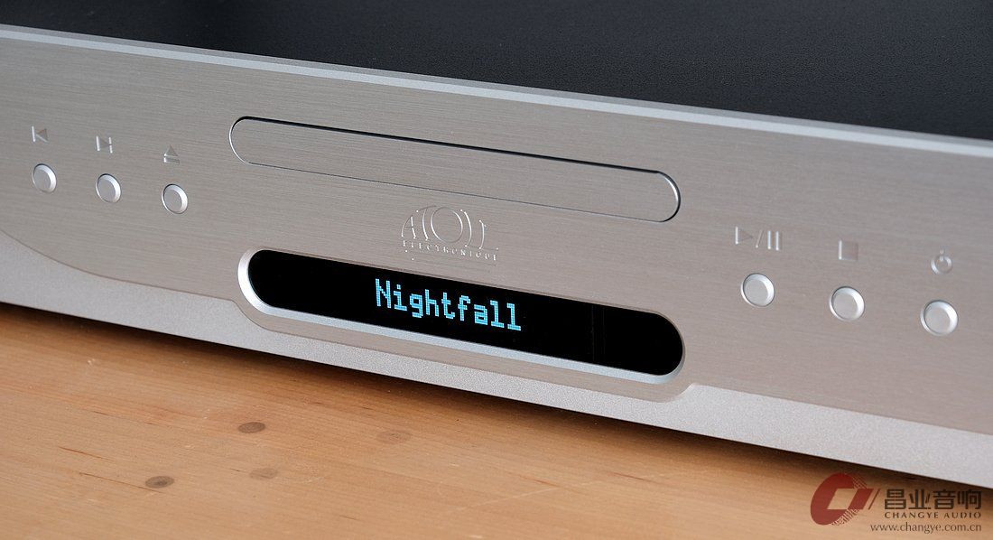 test-high-end-cd-player-atoll-cd-200-signature-display.jpg