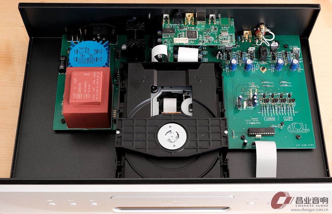 test-high-end-cd-player-atoll-cd-200-signature-teac-cd-laufwerk.jpg
