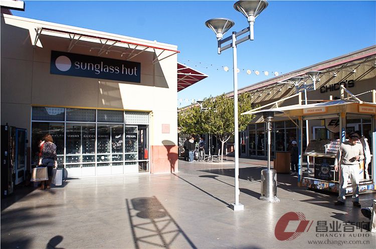 outlet-2.jpg