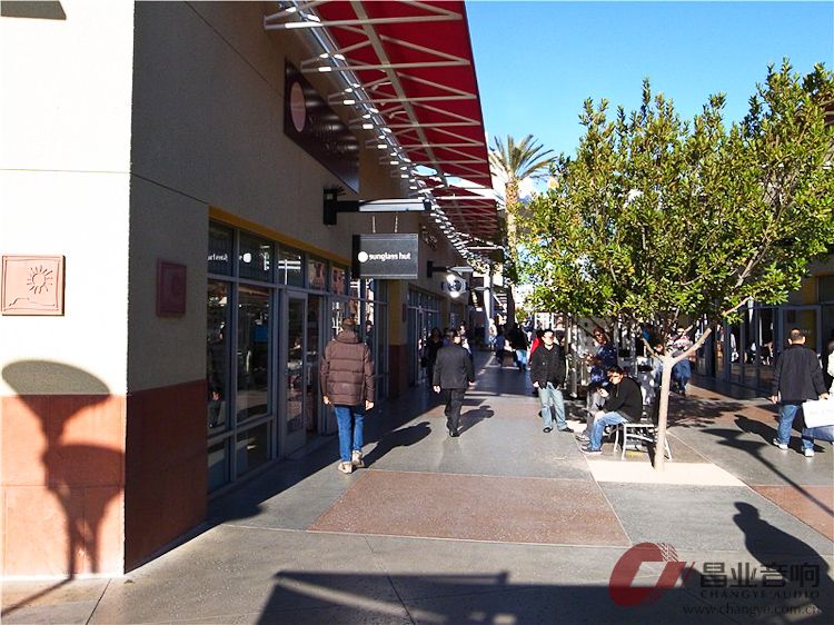 outlet-9.jpg
