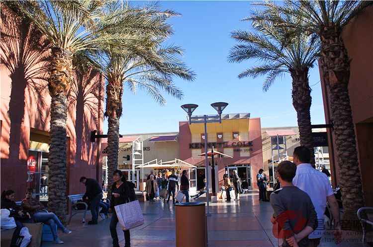 outlet.jpg