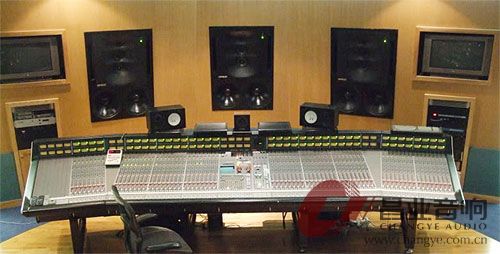 Genelec_studio03.jpg