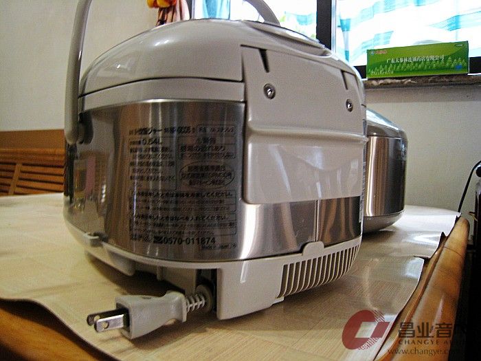 电饭煲侧面.JPG