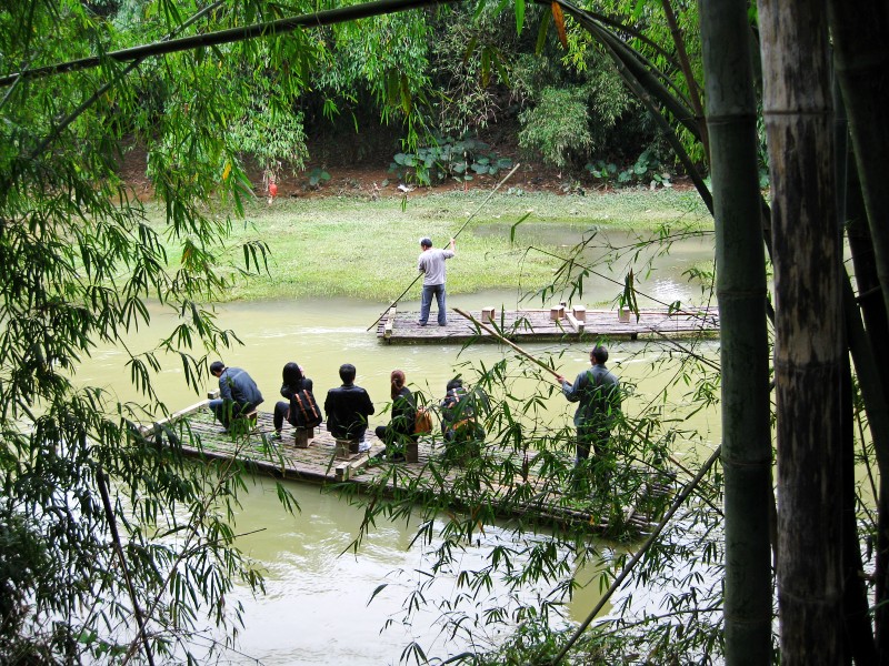 河上竹排  (2).JPG