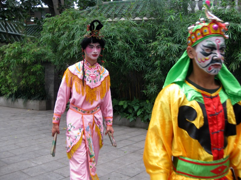 男扮女装