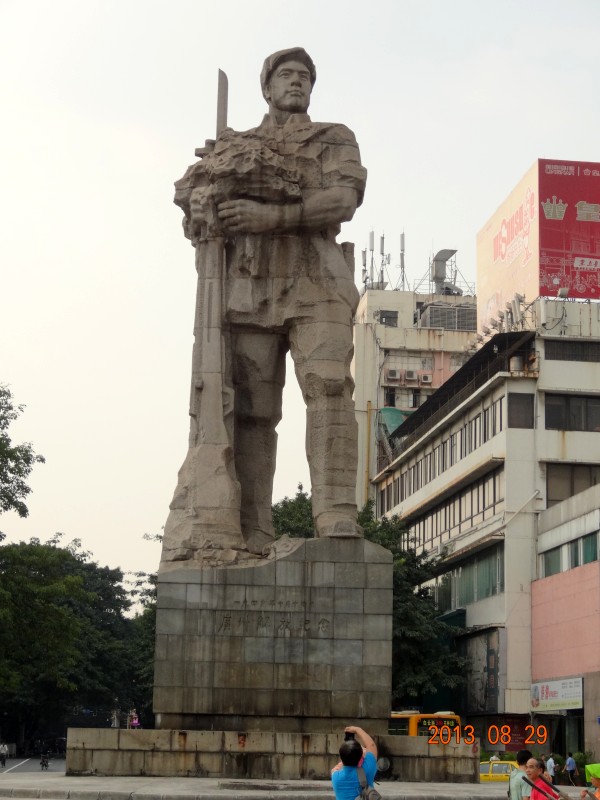 广州解放纪念碑  (2).JPG