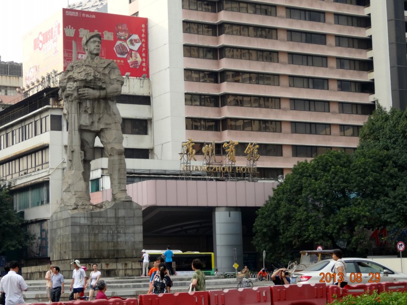 广州解放纪念碑  (1).JPG