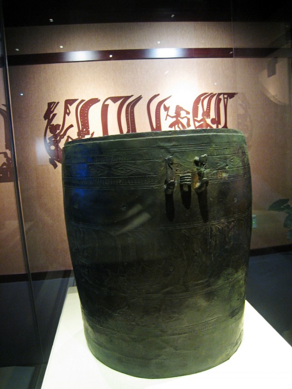 船纹铜提桶  (1).JPG