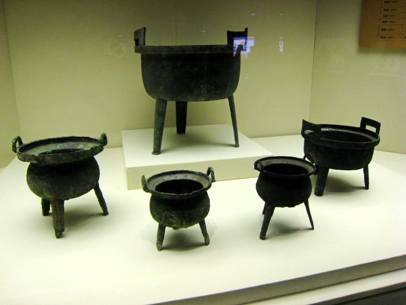 汉式铜鼎  (1).JPG