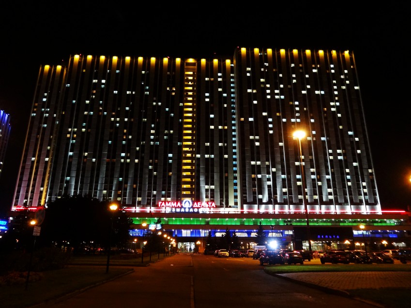 一只蚂蚁酒店夜景.JPG