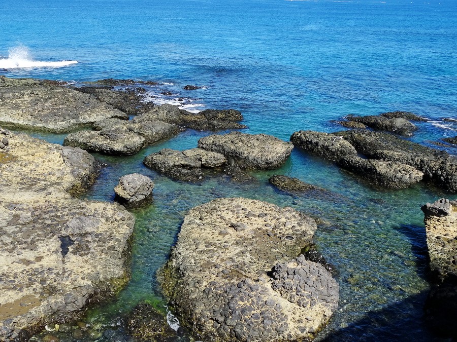 清澈见底的海水  (1).JPG
